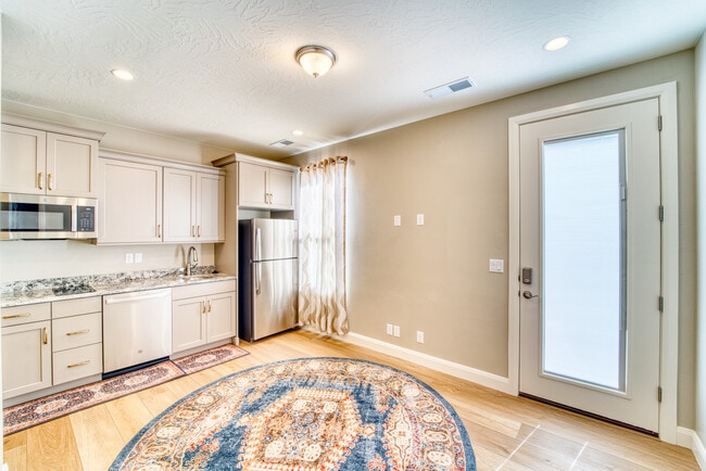 Photo - 1544 N Daylight St