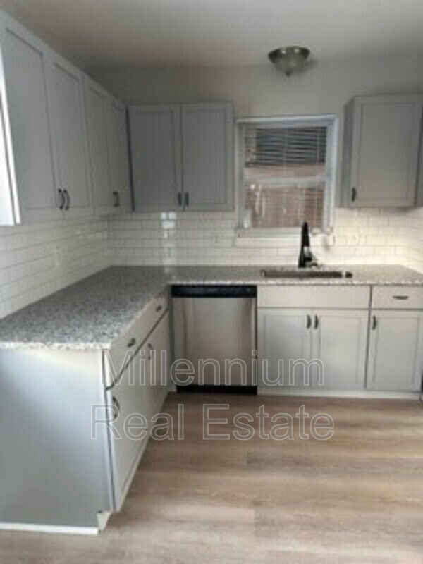 Photo - 60 Niagara Ave