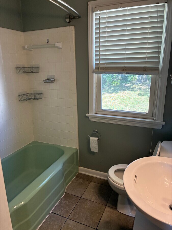 Photo - 1353 Northlawn St NE