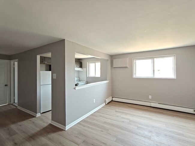 Building Photo - 308 Main St Unit C10