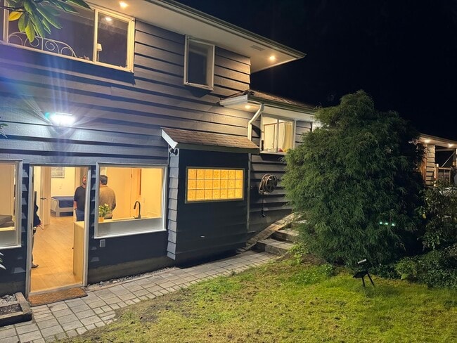 Building Photo - 810 Burley Dr