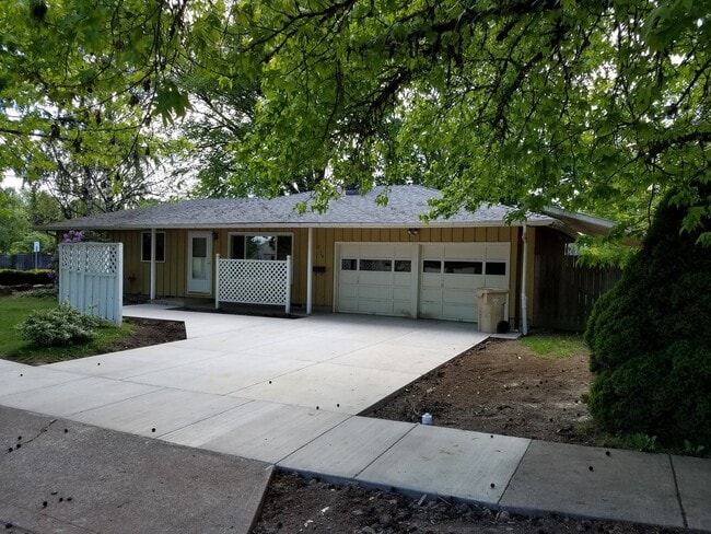 Building Photo - 3 Bedroom Home - Great Location - Available Soon