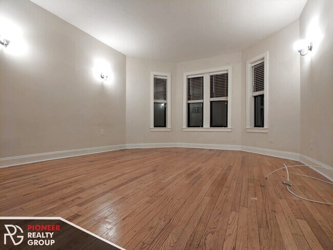 Photo - 4038 N Ashland Ave Unit e1