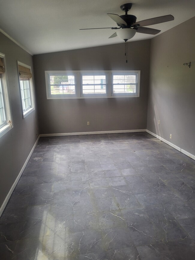 Photo - 520 Meadowbrook Dr