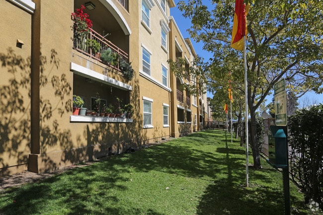 Vista del edificio - Harbor Grove Apartments