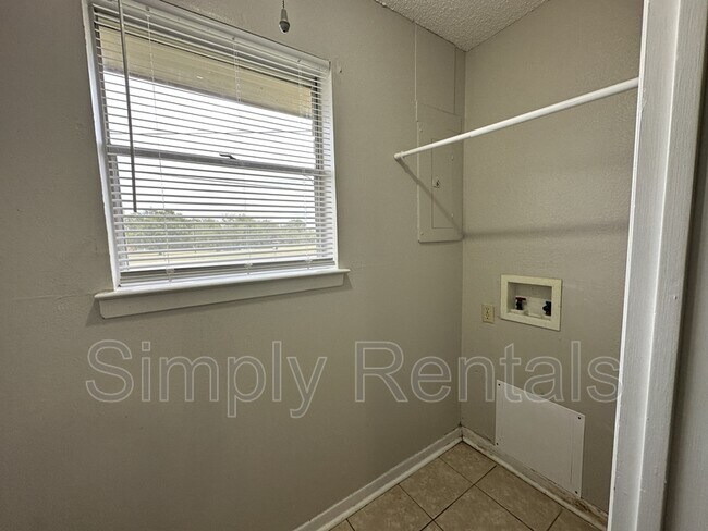 Photo - 407 Maple St