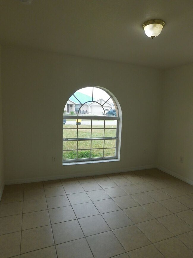 Photo - 1/2 Duplex in Poinciana