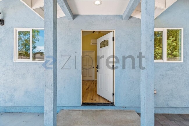 Photo - 732 W Edmundson Ave