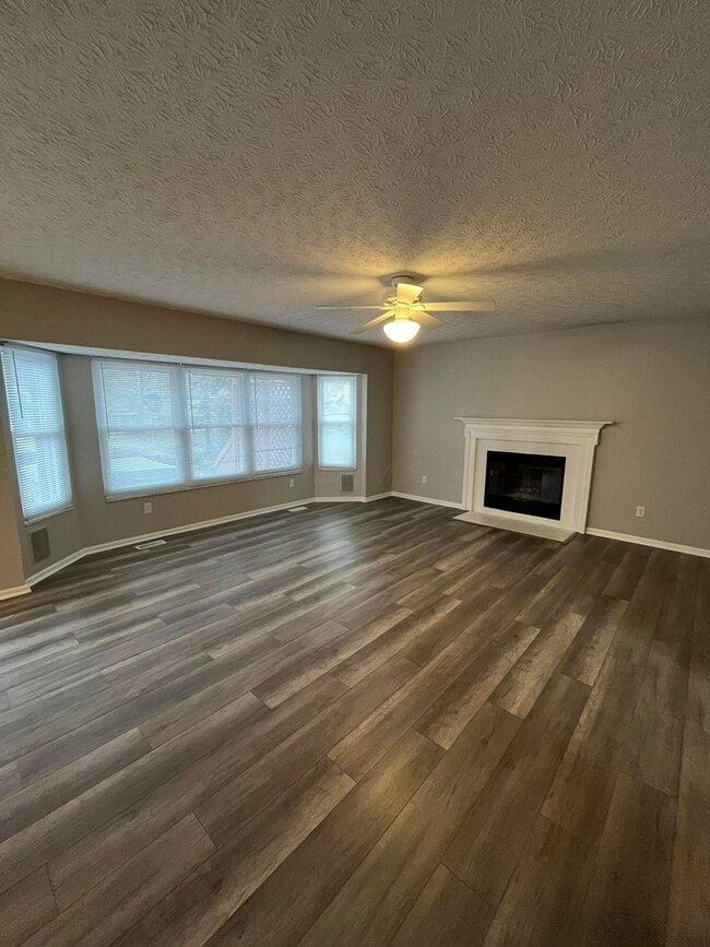 Photo - 208 Caswell Dr