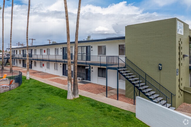 Exterior - Palms on 2nd Apartments