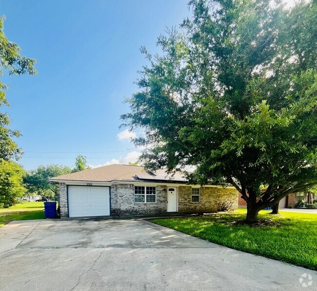 Building Photo - 3 Bedroom, 2 Bathroom Home for Rent in WES...