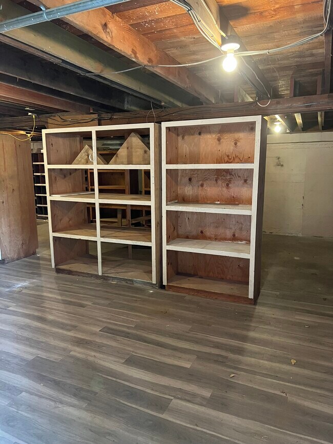 4138 S 43rd St Unidad Shop