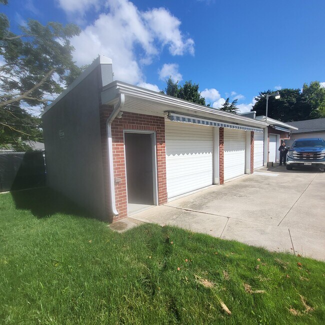 Photo - Storage Unit for Rent Unit Double garage