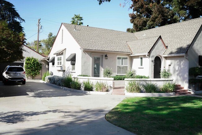 Photo - 321 Las Palmas Ave