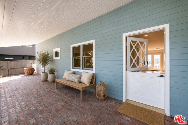 6457 Surfside Way