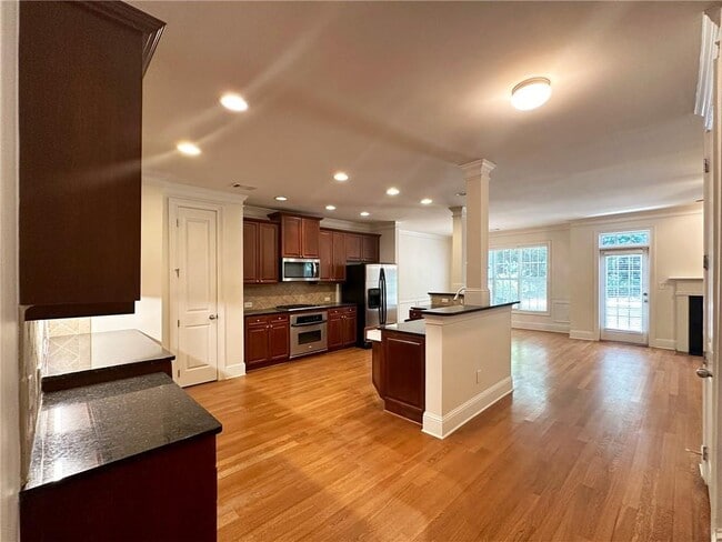 Photo - 5132 Meridian Ln