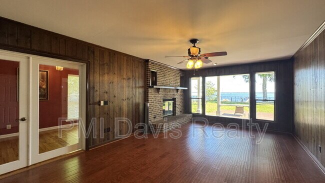 Photo - 734 Myrtle Ave