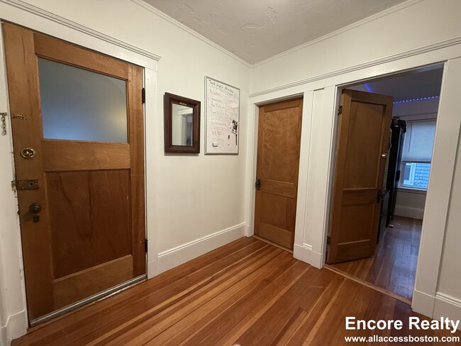 Building Photo - 39 Turner St Unit 3 Rental
