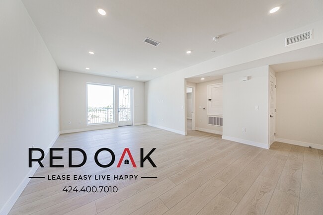 Building Photo - 5320 Cartwright Ave Unit 508