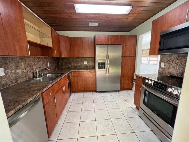 Photo - 875 Westward Dr