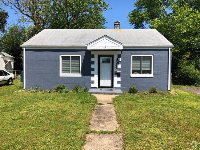 Building Photo - Charming 2 Bed, 1 Bath Home with Spacious ...
