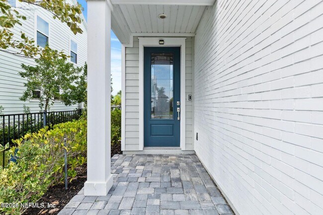 Photo - 35 Clifton Bay Lp
