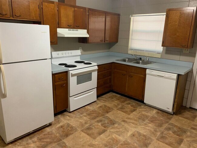 Photo - 610 Mary Beth Ave Townhome