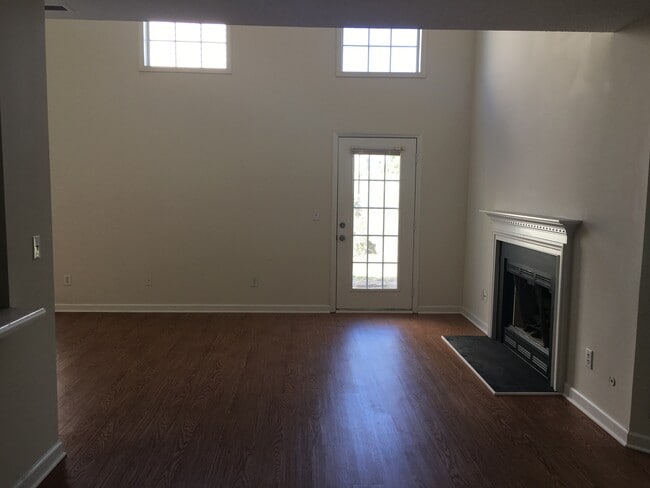 Photo - 3 BEDROOM SINGLE FAMILY HOME-2 1/2 bath~2 ...