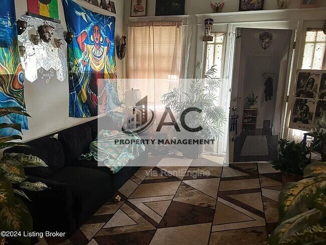 Photo - 1212 Queen Ave