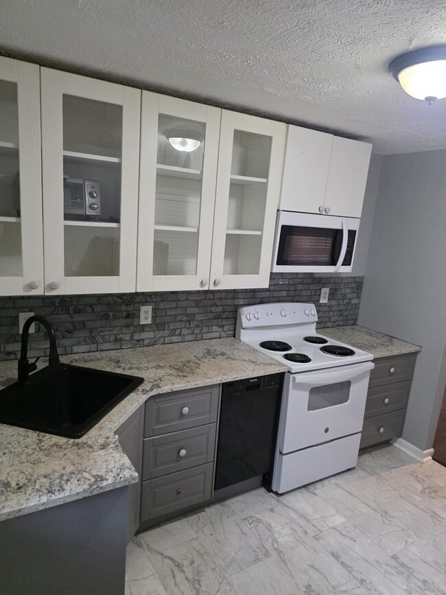 Photo - 853 Rowland St Unit 1