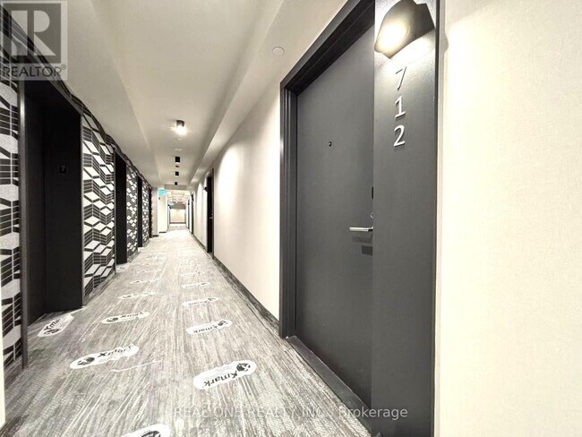 Photo - 180 Front St E Unit 712