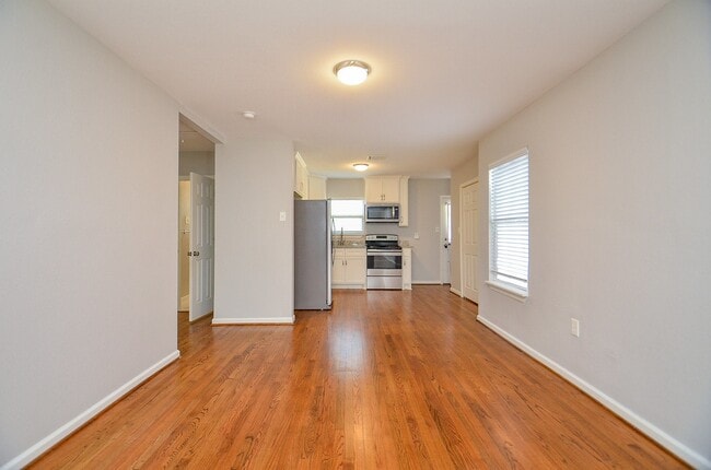 Photo - 8153 Lenore St