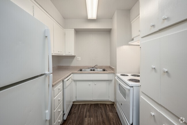 2BR, 1BA - 860SF - Cocina - Madison