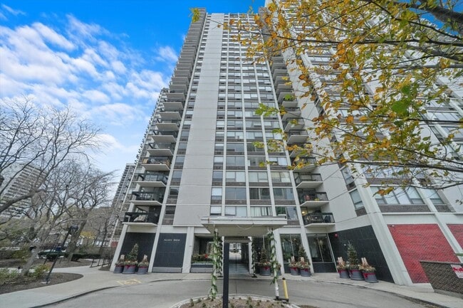 Photo - 1460 N Sandburg Terrace Condo Unit 2810