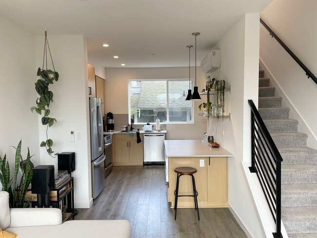 Photo - 4-Star Green Built 3-bed, 2 bath Modern Townhome with Views!