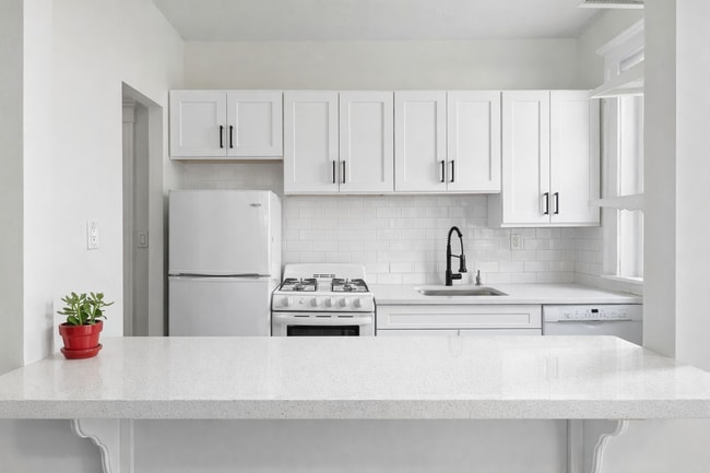 Building Photo - 233 Kelton St Unit 9