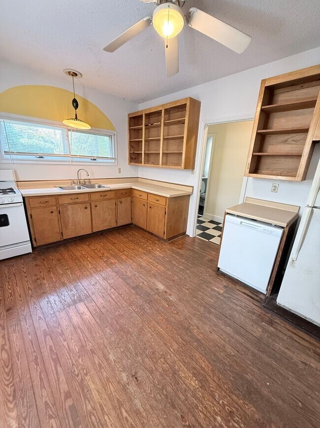 Photo - 135 Cohen St