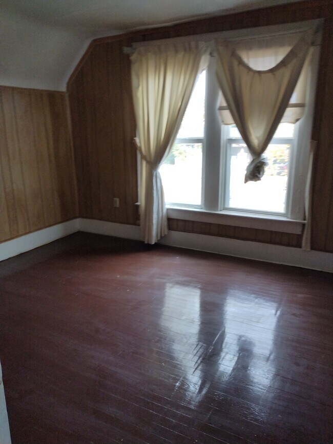 414 N Main St