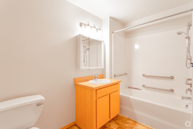 2BR, 2BA - 968 SF