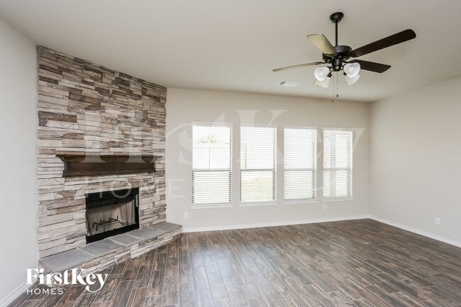 Photo - 1572 Country Crest Dr