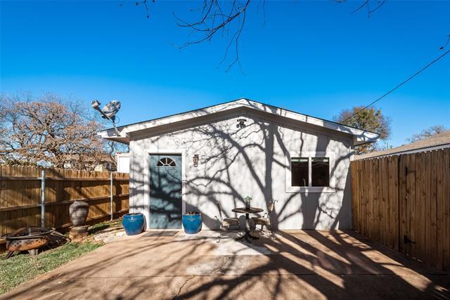 Photo - 124 S Travis St House