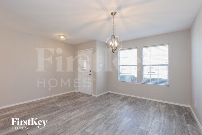 Photo - 814 Silverado Way