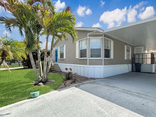 Photo - Charming Coastal Retreat in Ridgeway | Fenced Yard + Garage | Hobe Sound