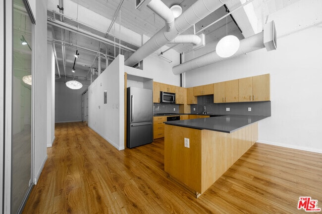 Building Photo - 1130 Flower St Unit 215 Rental