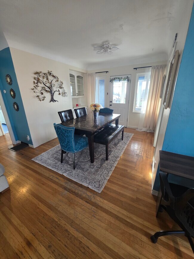 Photo - 9333 Lawlor St