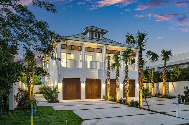 Photo - 909 Bond Way