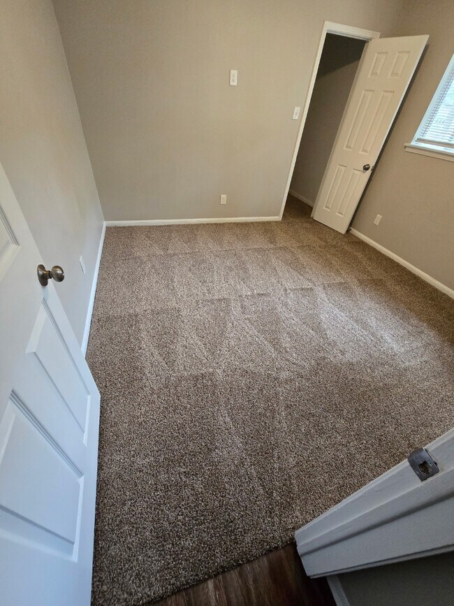 Photo - 2921 Roseheath Ln