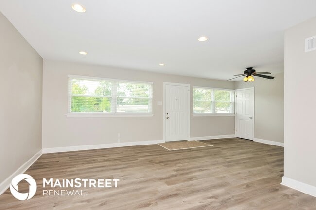 Photo - 635 Loyola Dr