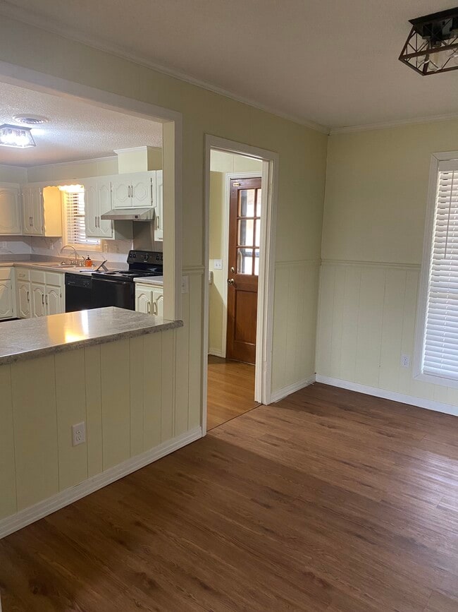 Photo - 400 Manchester St