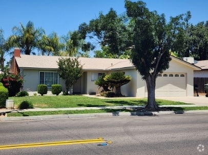 Building Photo - 1666 E Sierra Ave Rental